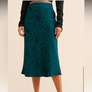 Brushed satin floral skirt g.p.d.